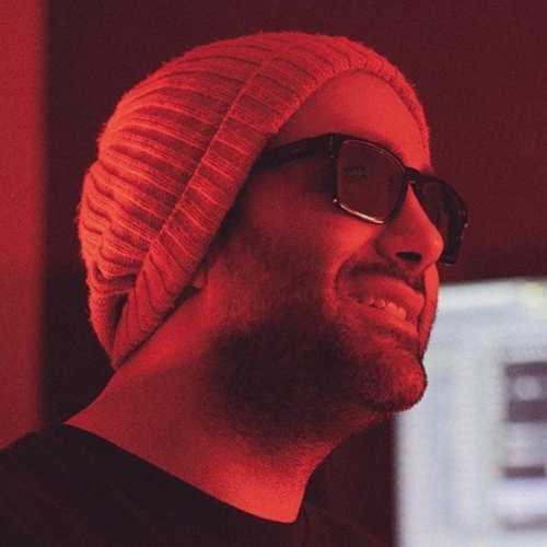 دانلود آهنگ منو عاشقم کردی جالبه واقعا چشات جاذبه دارن