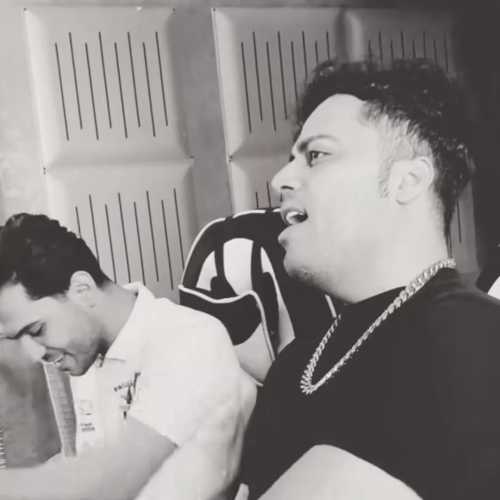 دانلود آهنگ عشق واسه من یعنی اسمت امید عقابی دانلود آهنگ عشق واسه من یعنی اسمت امید عقابی