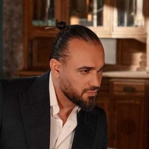 دانلود آهنگ نیست اصلا هیشکی مثل تو واسه من پیربد دانلود آهنگ نیست اصلا هیشکی مثل تو واسه من پیربد