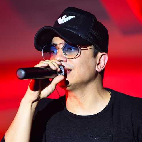 دانلود آهنگ کار من شده فقط به این روزگار بخندم محسن ابراهیم زاده دانلود آهنگ کار من شده فقط به این روزگار بخندم محسن ابراهیم زاده