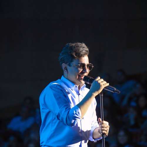 دانلود آهنگ اونقدر این آدما دورم زدن حالم بده محسن ابراهیم زاده دانلود آهنگ اونقدر این آدما دورم زدن حالم بده محسن ابراهیم زاده